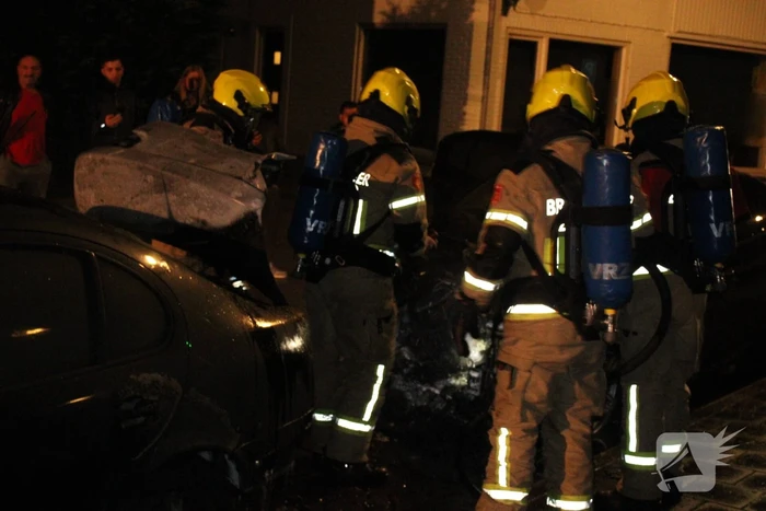 Auto verwoest door brand