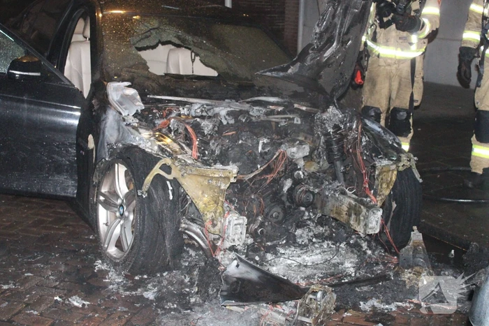 Auto verwoest door brand