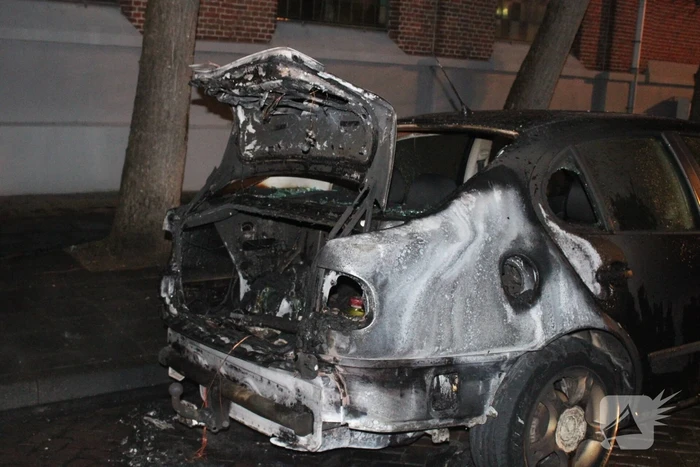 Auto verwoest door brand