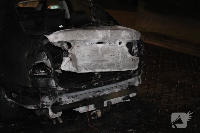 Auto verwoest door brand