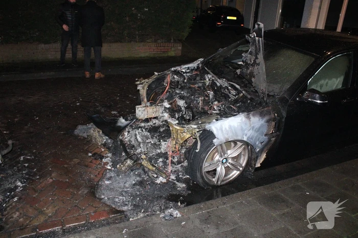 Auto verwoest door brand