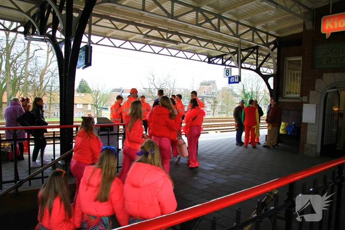 Grote drukte op station vanwege dag twee carnaval