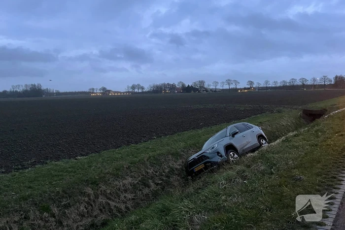Automobilist belandt in greppel