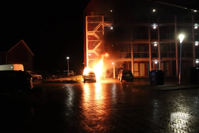 Auto verwoest door brand