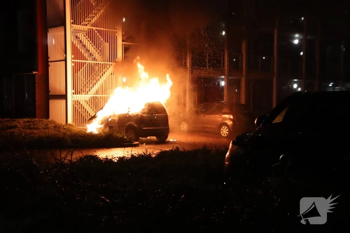 Auto verwoest door brand