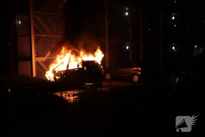 Auto verwoest door brand