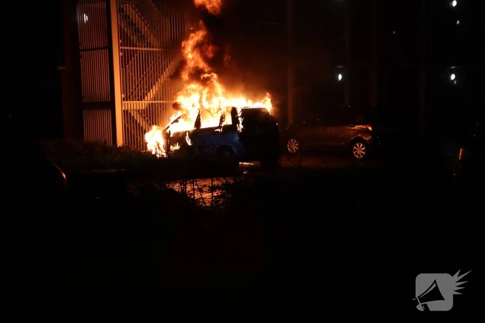 Auto verwoest door brand