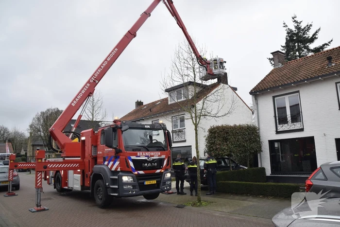Schoorsteenbrand snel onder controle