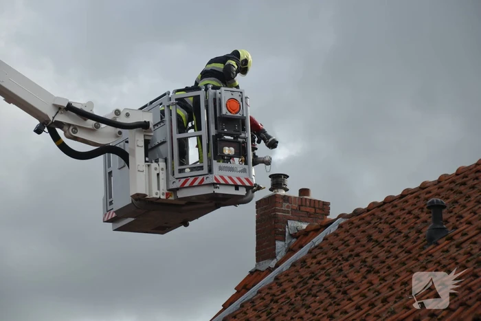 Schoorsteenbrand snel onder controle
