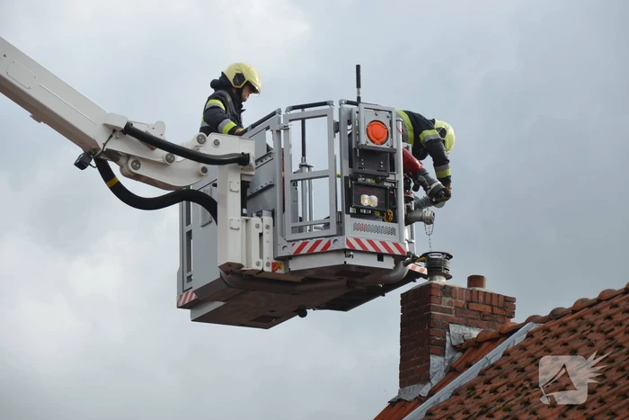 Schoorsteenbrand snel onder controle