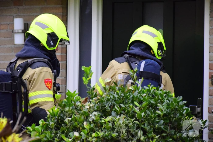 Kaars zorgt voor brand in woning