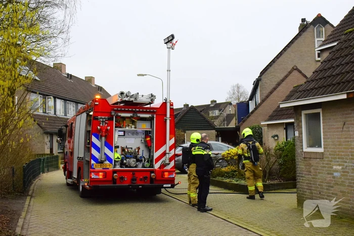 Kaars zorgt voor brand in woning