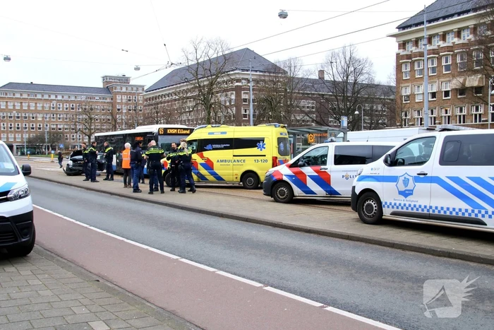 Gewonde bij botsing tussen auto en lijnbus
