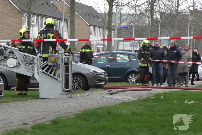 Gevel flatwoning ontzet door explosie
