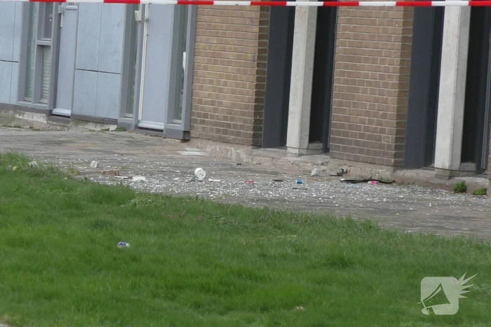 Gevel flatwoning ontzet door explosie