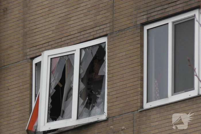 Gevel flatwoning ontzet door explosie