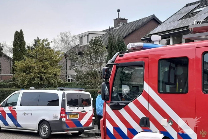 Brandweer verricht onderzoek naar gaslucht