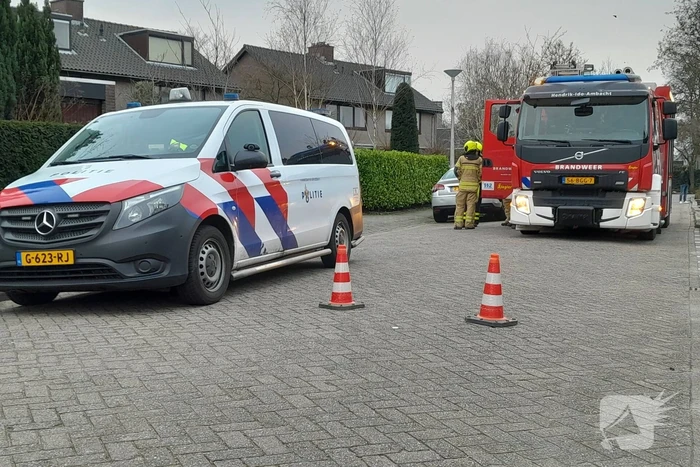 Brandweer verricht onderzoek naar gaslucht