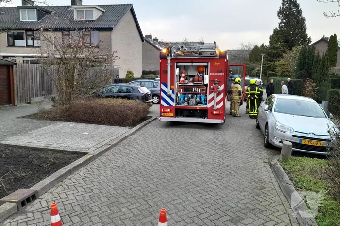 Brandweer verricht onderzoek naar gaslucht