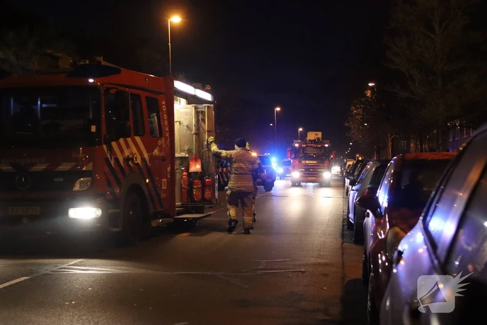 Woningbrand snel onder controle, mogelijk veroorzaakt door lichtkogel