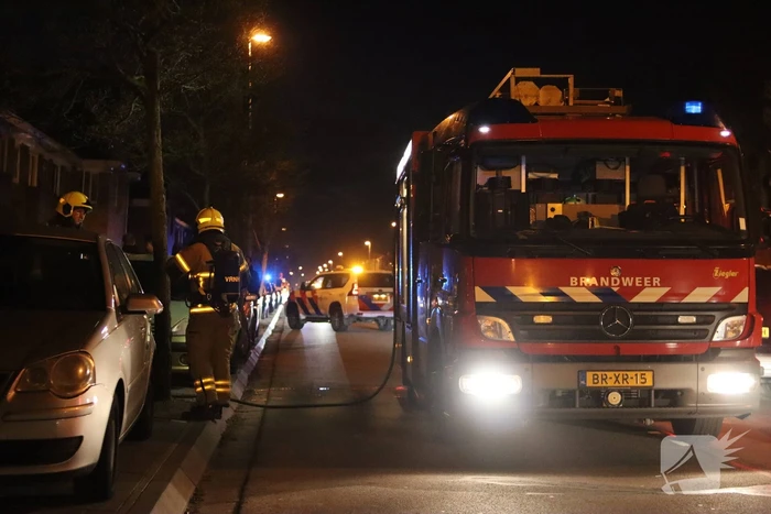 Woningbrand snel onder controle, mogelijk veroorzaakt door lichtkogel