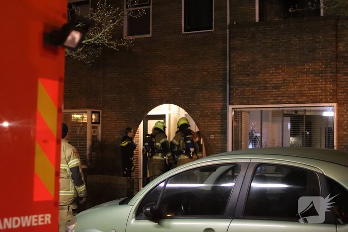 Woningbrand snel onder controle, mogelijk veroorzaakt door lichtkogel