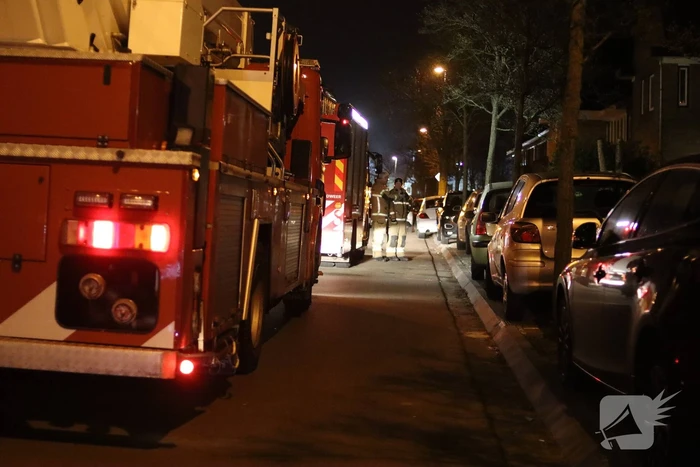 Woningbrand snel onder controle, mogelijk veroorzaakt door lichtkogel