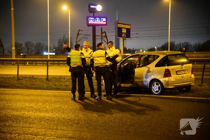 Politieagent schiet op voertuig op snelweg