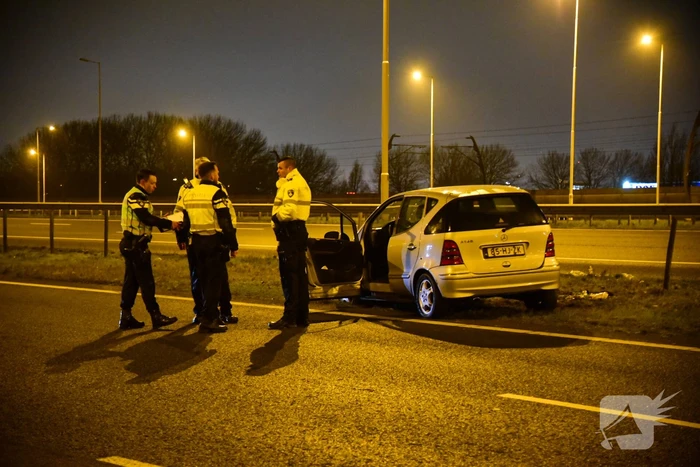 Politieagent schiet op voertuig op snelweg