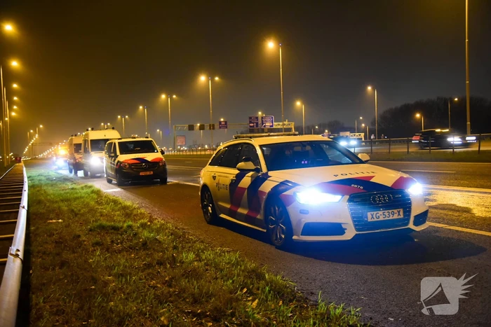 Politieagent schiet op voertuig op snelweg