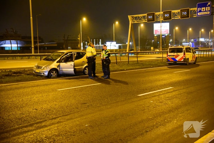 Politieagent schiet op voertuig op snelweg