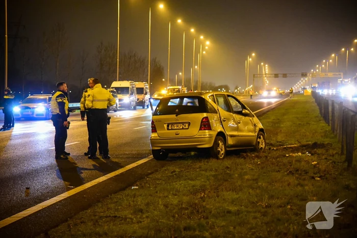 Politieagent schiet op voertuig op snelweg