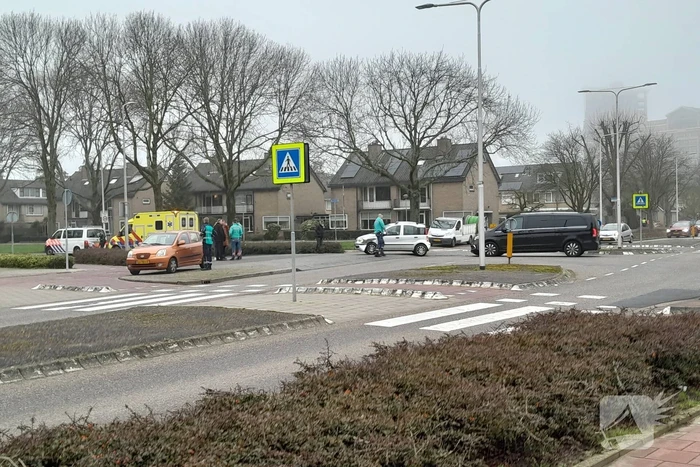Flinke schade bij botsing tussen taxi en auto