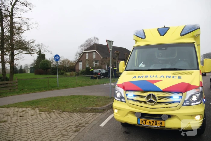 Automobilist belandt in tuin van woning