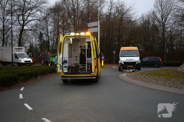 Fietser gewond bij botsing met bestelbus