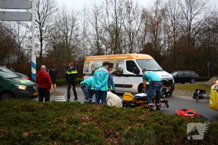 Fietser gewond bij botsing met bestelbus