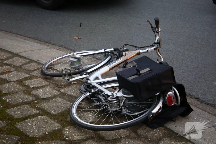 Fietser gewond bij botsing met bestelbus