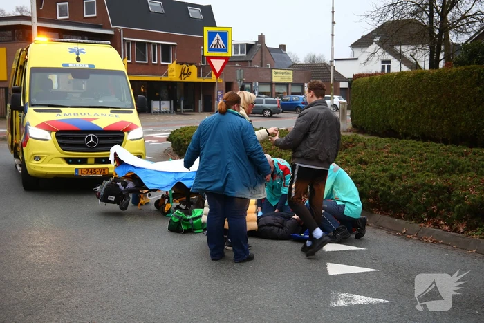 Fietser gewond bij botsing met bestelbus