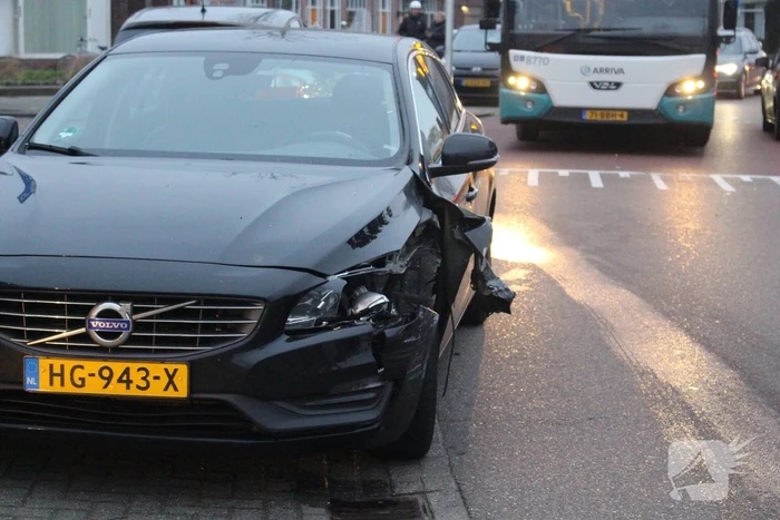 Twee auto's beschadigd bij ongeval, bestuurder onder invloed