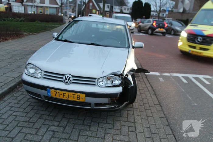 Twee auto's beschadigd bij ongeval, bestuurder onder invloed