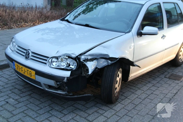 Twee auto's beschadigd bij ongeval, bestuurder onder invloed