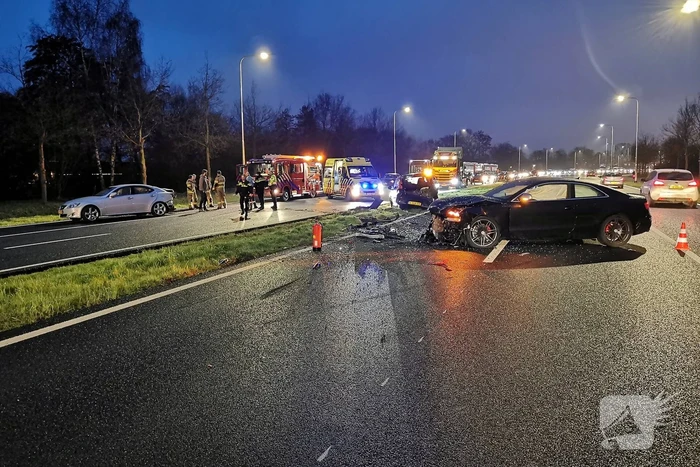 Flinke ravage na ongeval met drie voertuigen