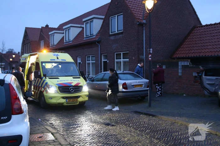 Automobilist rijdt door muur, kind raakt gewond