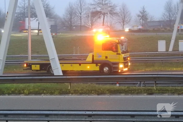Drie bestelbussen brokken bij kop-staart aanrijding