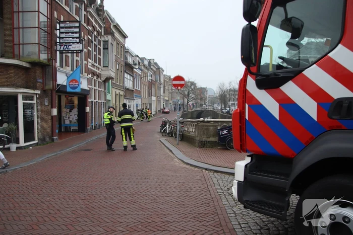 Brandweer breekt deur open voor gaslekkage