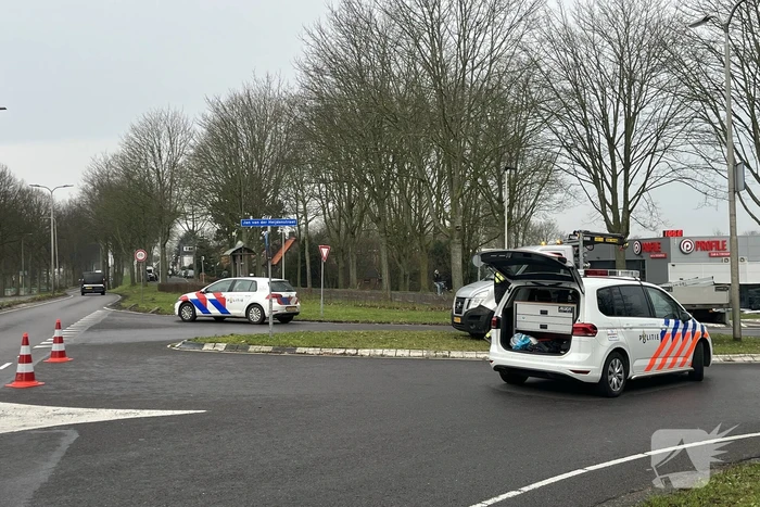 Scooterrijder gewond naar het ziekenhuis na aanrijding