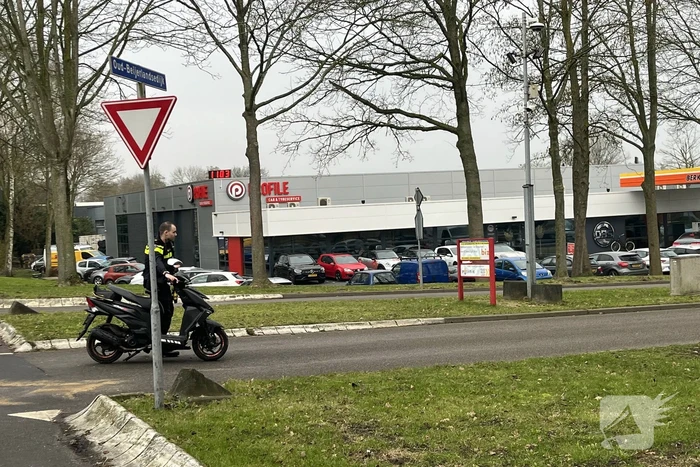 Scooterrijder gewond naar het ziekenhuis na aanrijding