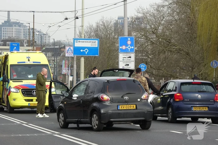 Meerder voertuigen betrokken bij botsing John Frostbrug