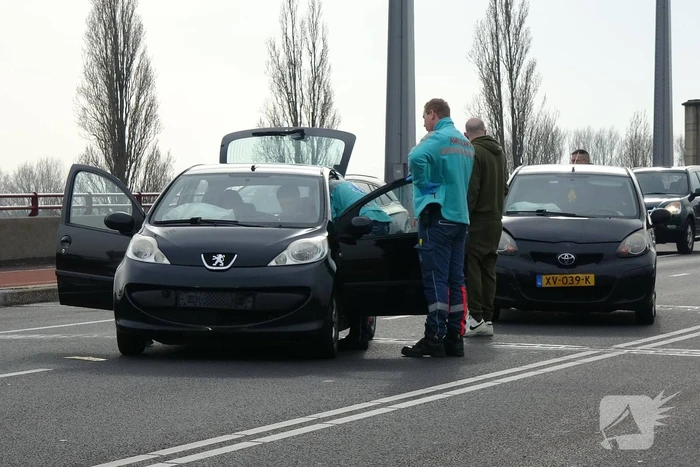 Meerder voertuigen betrokken bij botsing John Frostbrug