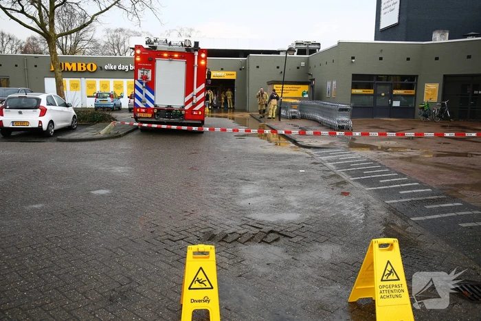 Hoofdleiding gesprongen in Jumbo supermarkt